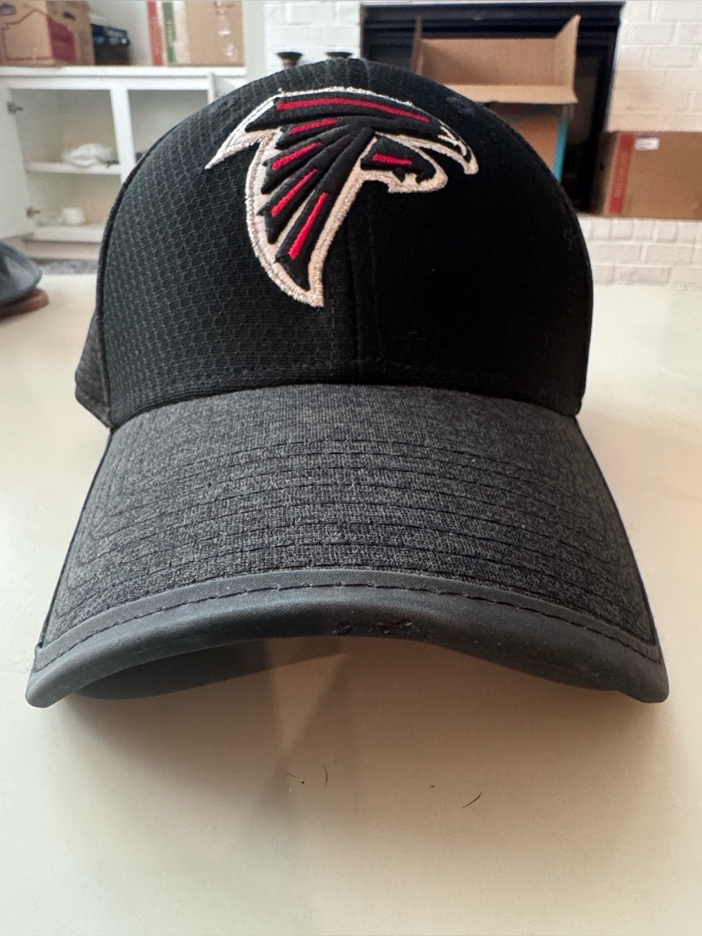 NFL New Era Men's Black and Red Falcons Logo Cap